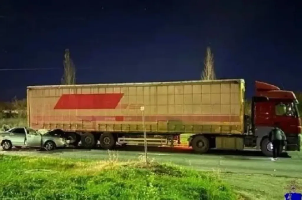 В Тольятти водитель Lada Priora врезался в большегруз и погиб