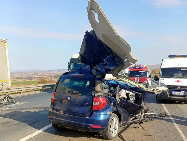 На трассе М-5 в Сергиевском районе столкнулись Skoda и грузовик