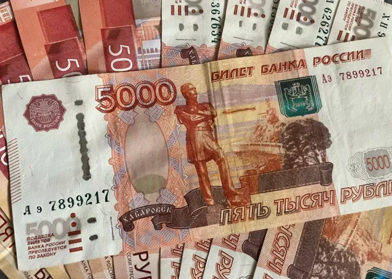 В Тольятти рабочим задолжали более 500 тысяч рублей зарплаты